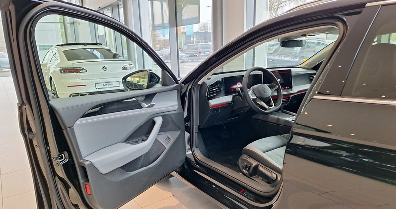 Volkswagen Passat cena 183000 przebieg: 5, rok produkcji 2024 z Chełm małe 277
